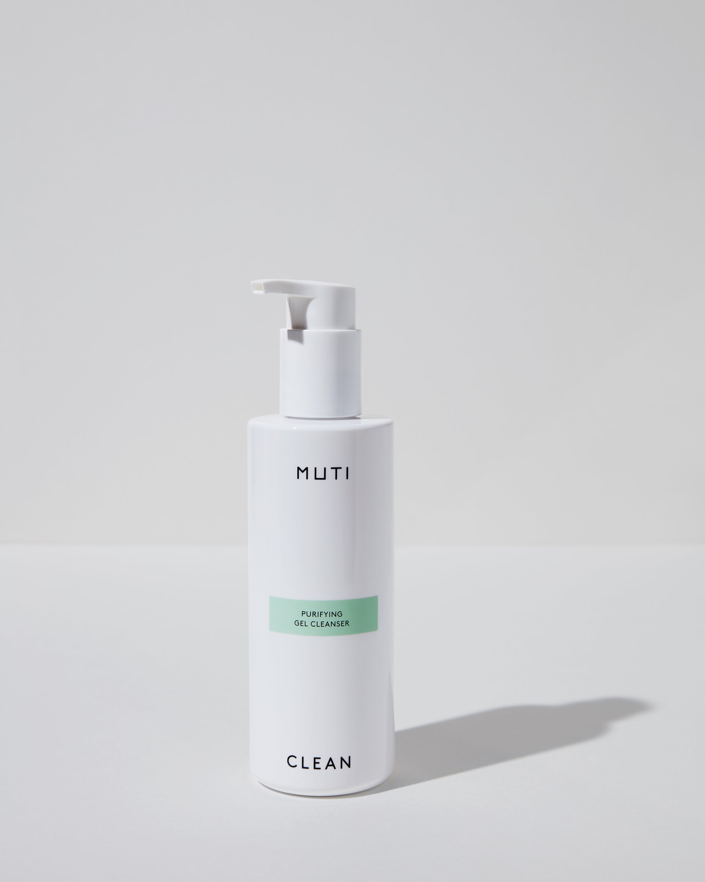 Zartes, wenig schäumende Anti-Age Gel ist für die gründliche Reinigung von öliger oder Mischhaut