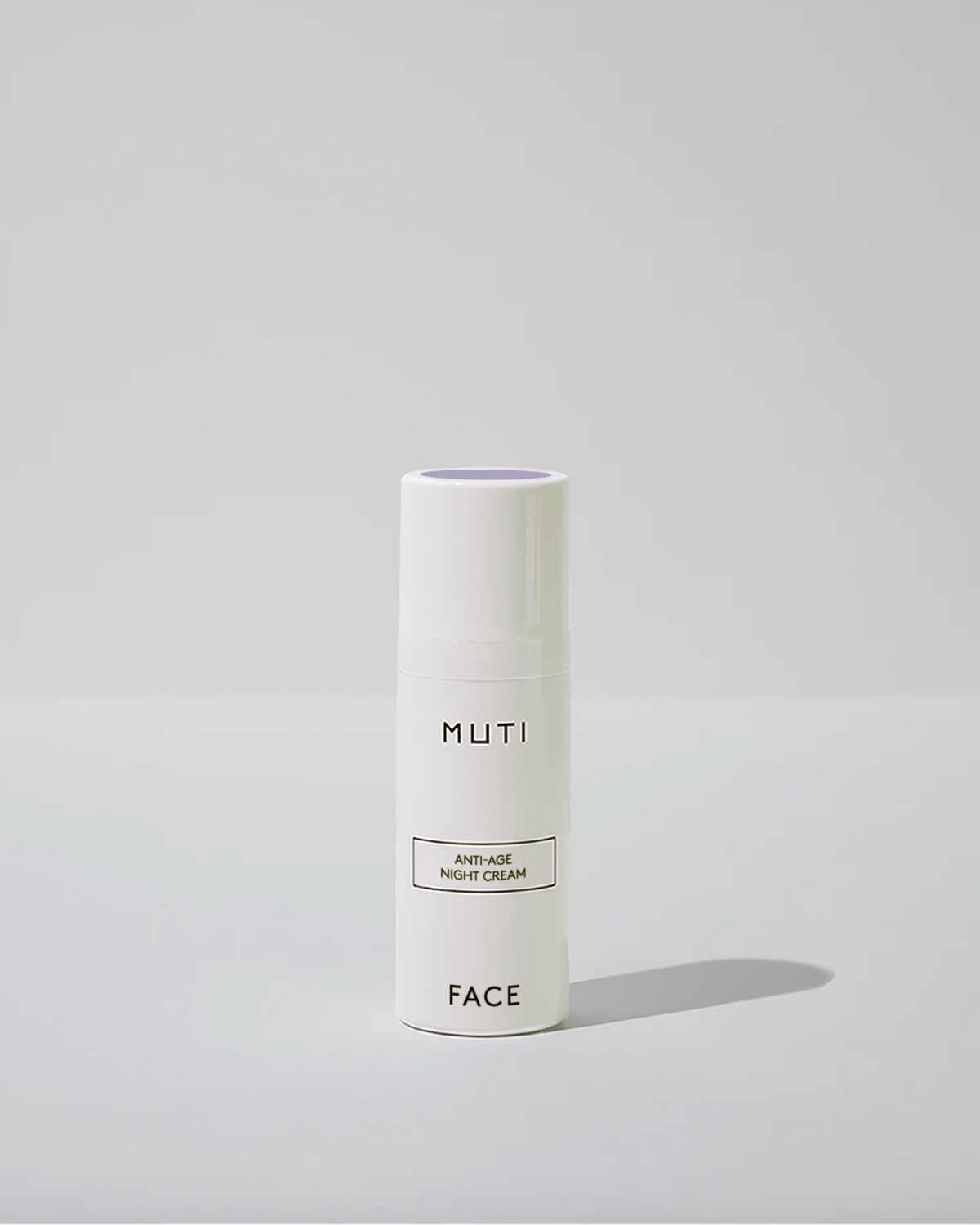 Anti-Age Nachtcreme im Airless-Spender mit fragmentierter Hyaluronsäure