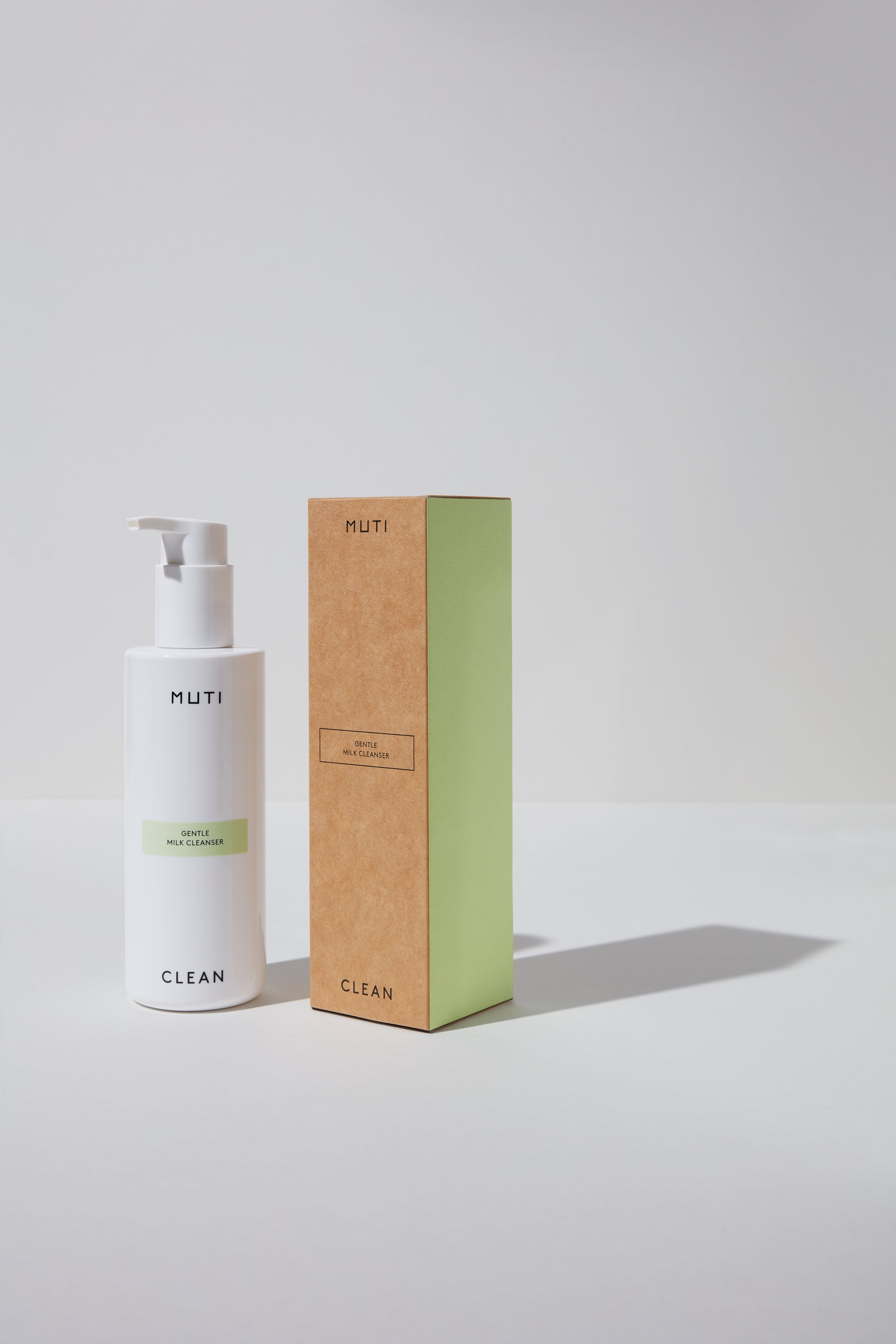 MUTI TRAVEL BAG THE GOODNIGHT HUG GENTLE MILK CLEANSER