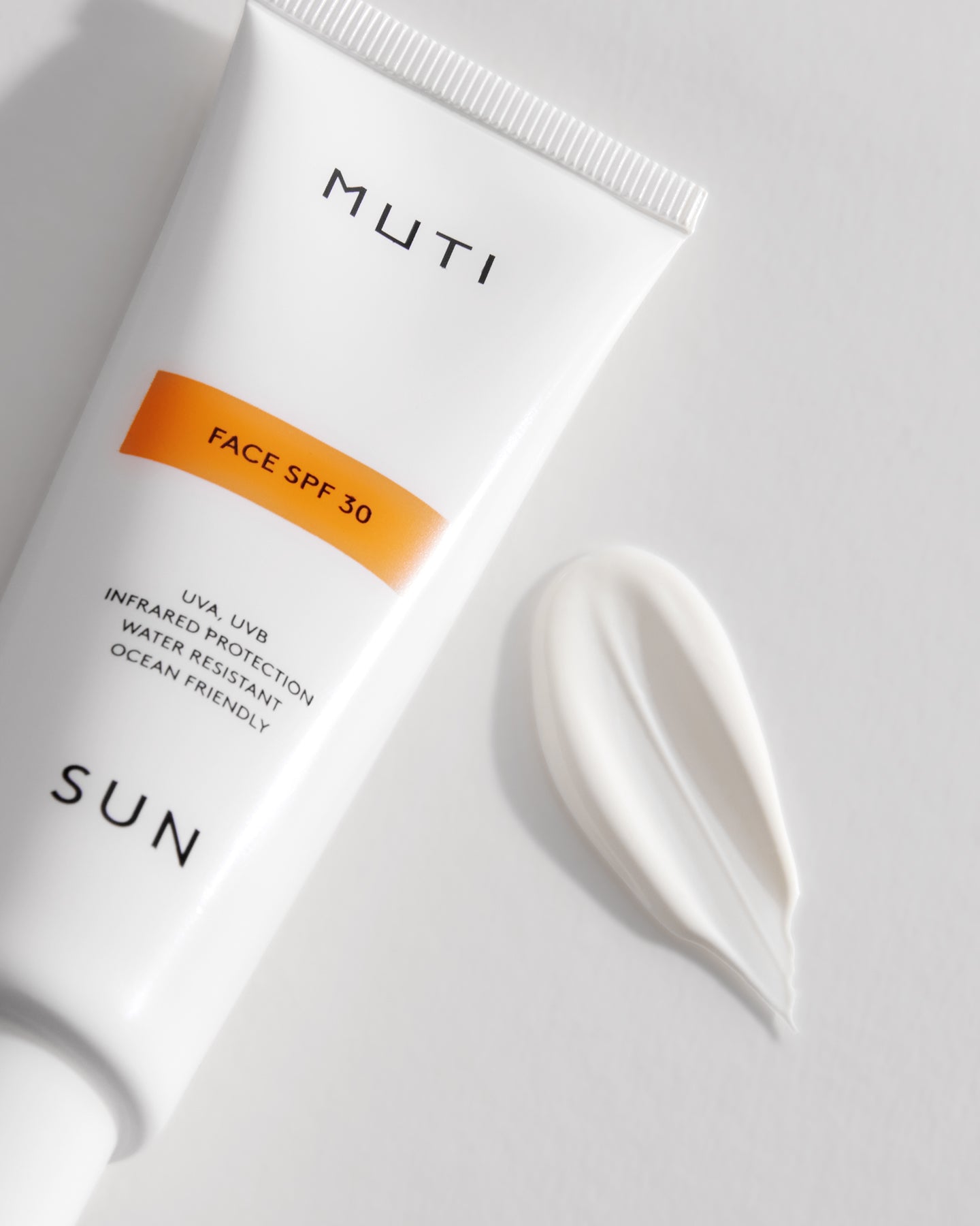 MUTI TRAVEL BAG The Morning Bliss Face SPF 30 Closeup